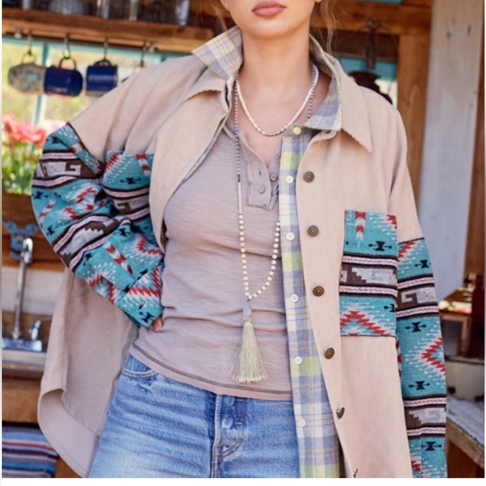Women’s NWT La Miel Corduroy Aztec Western Patterned
Shacket Shirt/Jacket